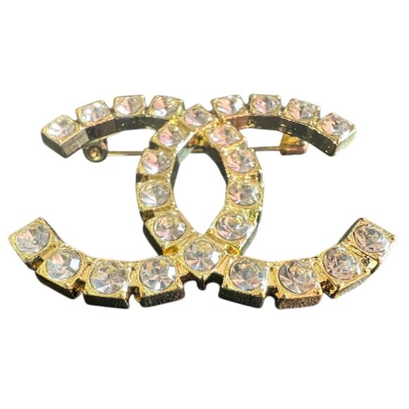Chanel Gold Interlocking Brilliant Crystal Brooch Winter Act II 2021 (CCXX020) - Picture 2 of 5
